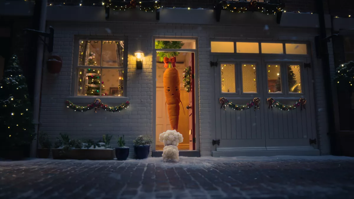 Aldi’s Kevin the Carrot faces festive wedding chaos
