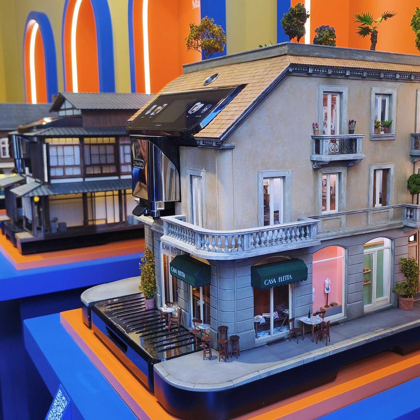 Model-making genius unveils the world's smallest coffee shop